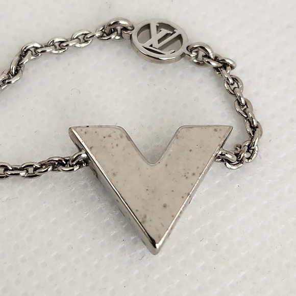 Louis Vuitton Essential V Supple Bracelet - Picture 8 of 10